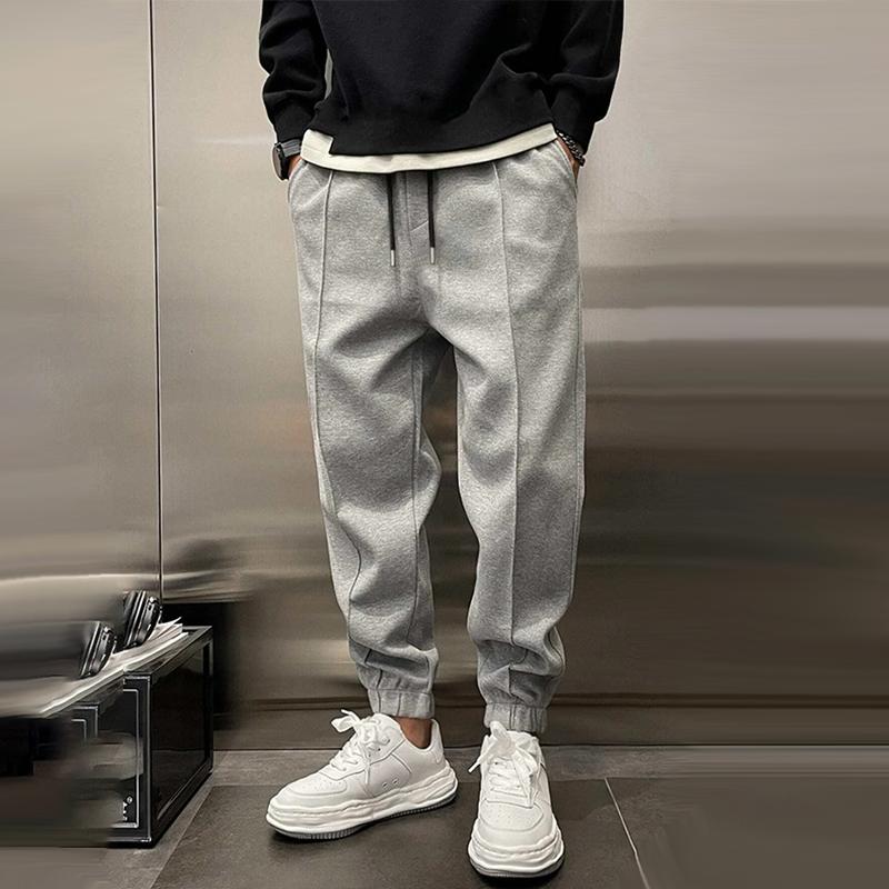 Comfortabele Losse Sportbroek voor Heren van Warm Polyester met Elastische Taille en Functionele Zakken 0